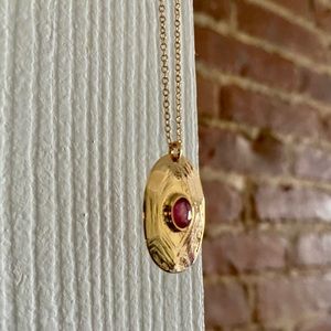 LUCKYTEAM Gold Oval Stone Amulet Necklace